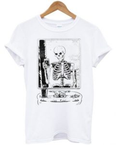 SKELFIE Skeleton taking a Selfie T Shirt