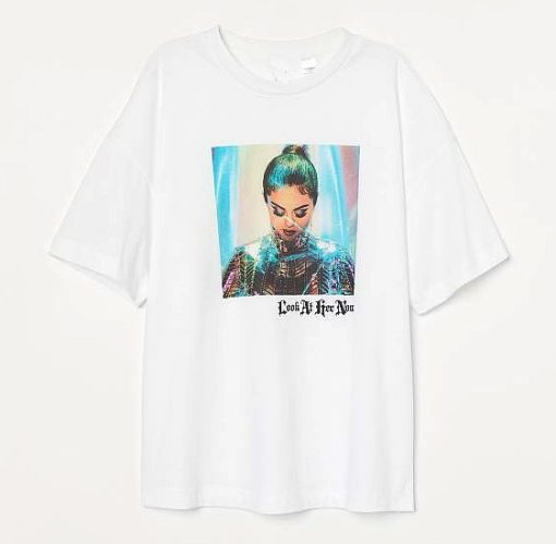 Selena Gomes Look At Her T shirt